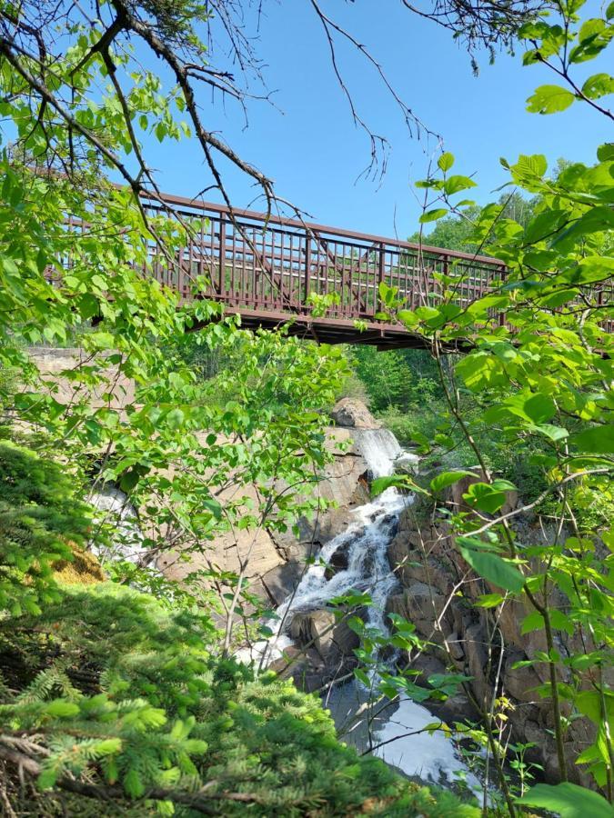 La Nef Bleue Villa Tadoussac Luaran gambar